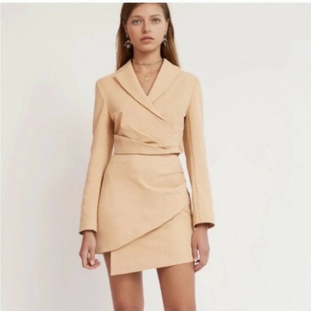 NWOT Finders Keepers 2 piece set . Size 4 (small). Peach tan color